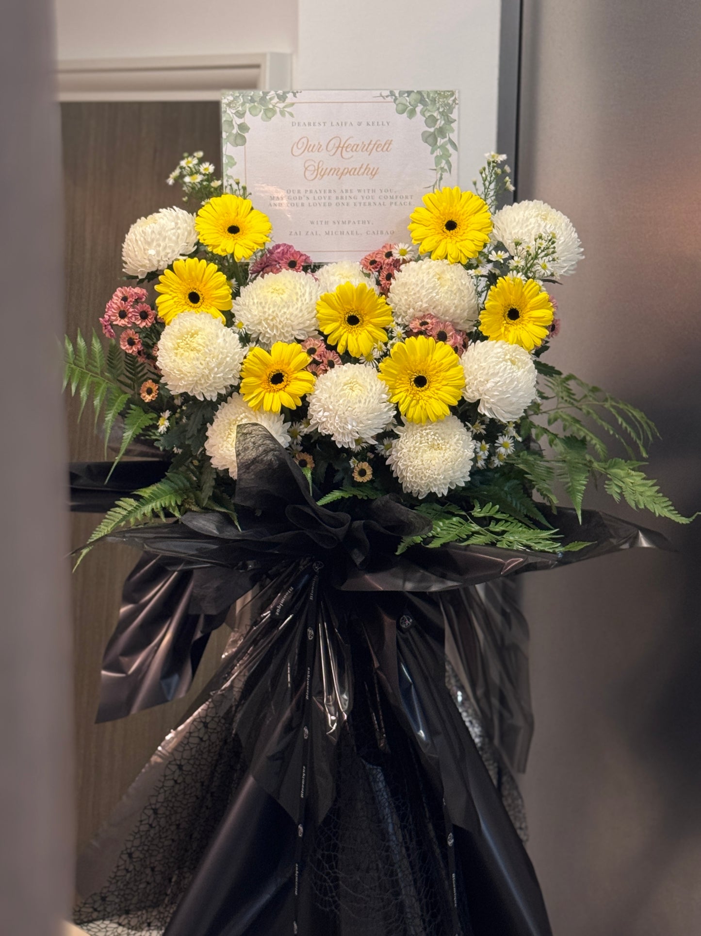 Condolence Wood Stand – Peaceful Tribute