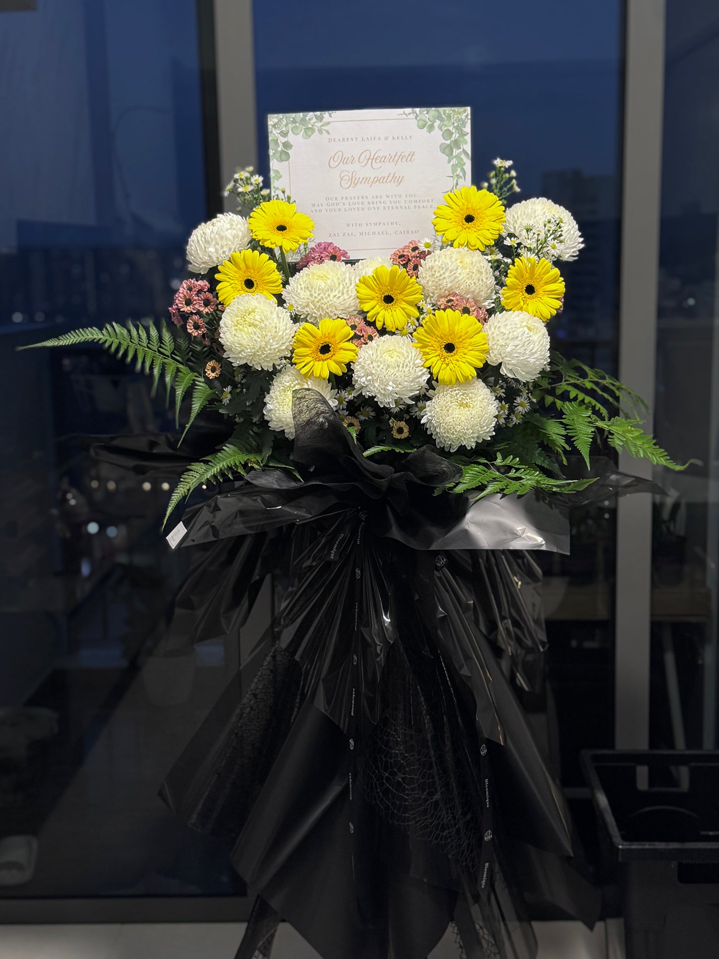 Condolence Wood Stand – Peaceful Tribute