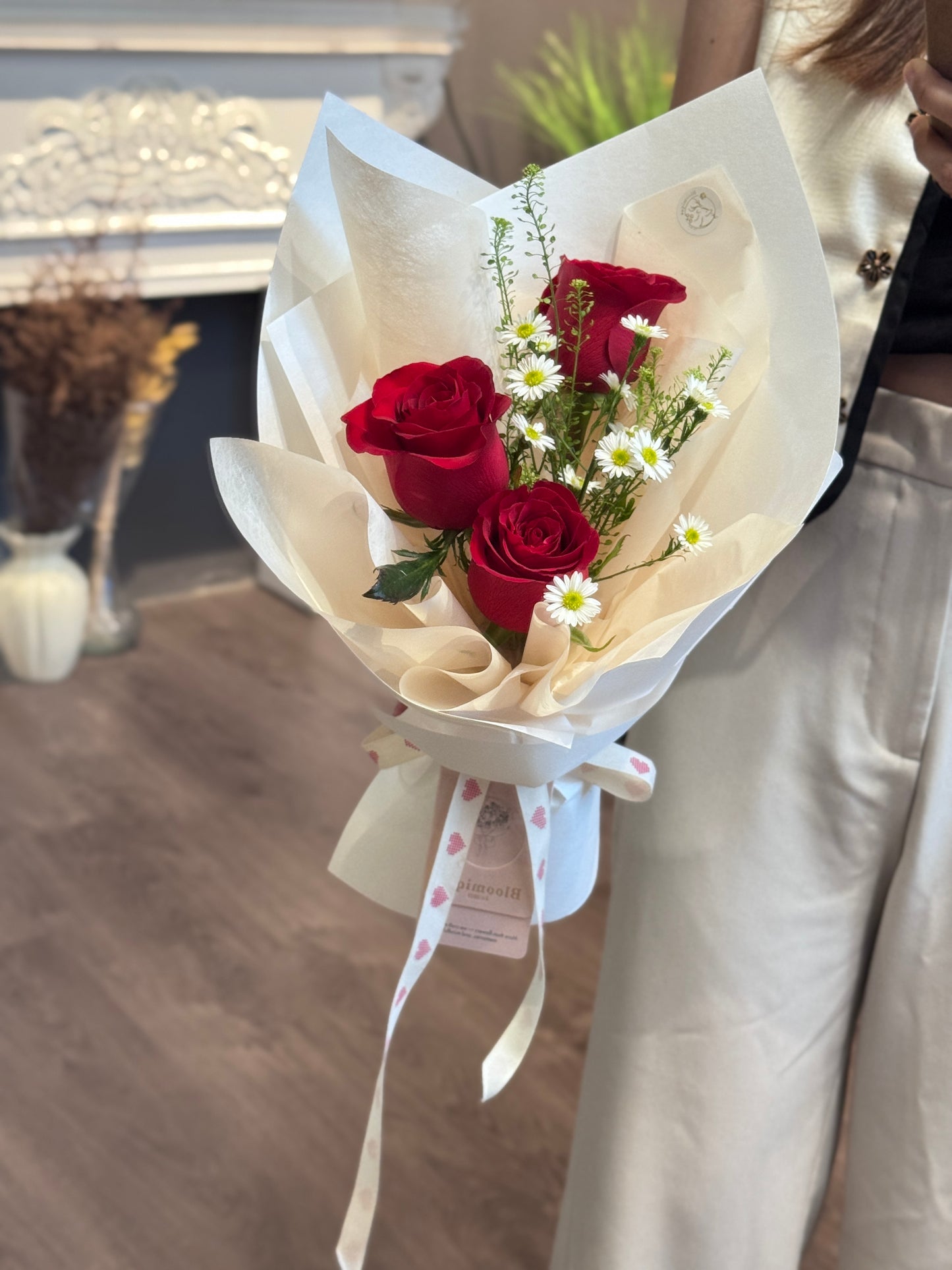 VD26 - Three Roses | A Gentle Promise