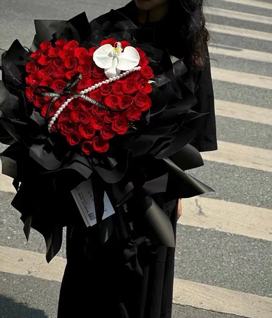 VD26 - Ballerina Heart Rose Arrangement