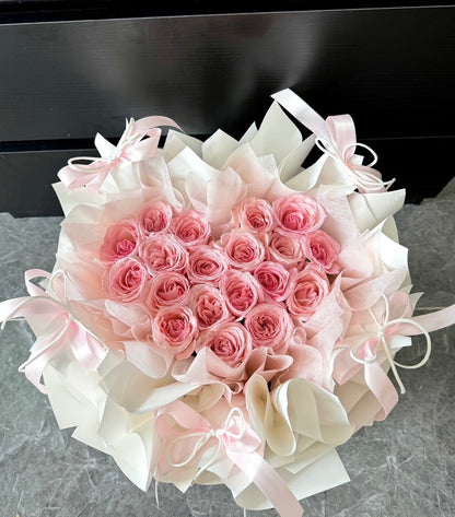 VD26 - Ballerina Heart Rose Arrangement